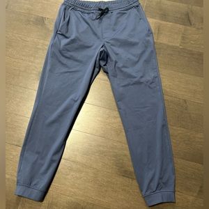 Men’s untuckit pants